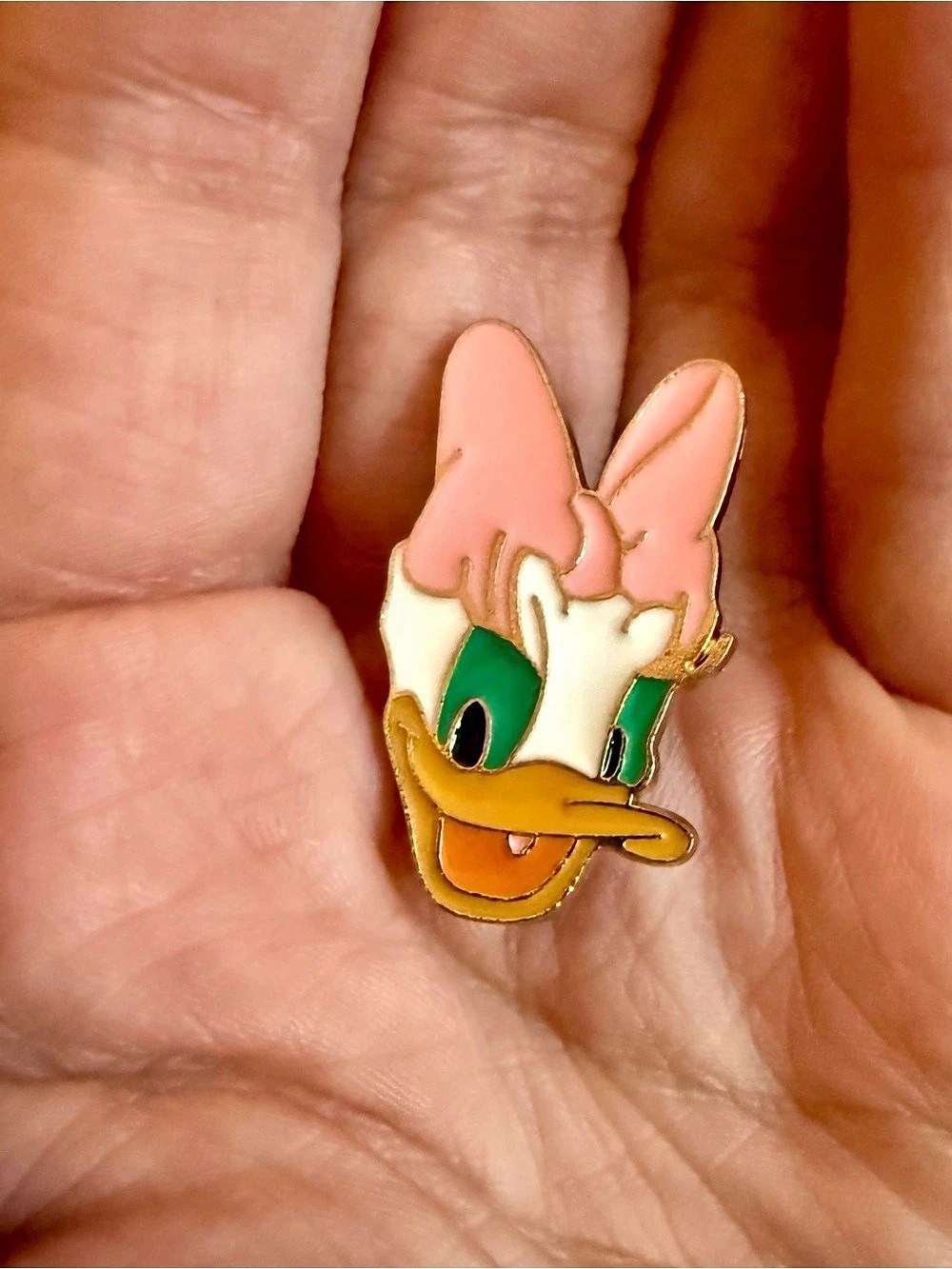 New Small Disney Daisy Duck Face Metal Enamel Pin Pink Bow Kidcore Kawaii